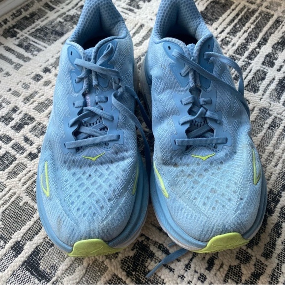Hoka Woman’s Clifton 9 Sneakers Size 10